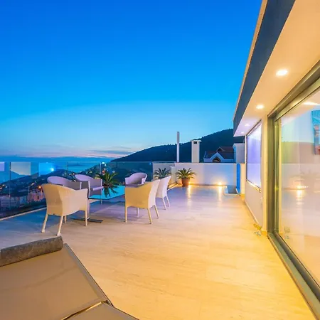 Kalkan'da Luks Esyali 5+1 Kiralik 2 Havuzlu فيلة كاس