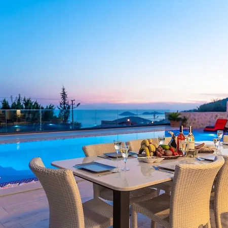Kalkan'da Luks Esyali 5+1 Kiralik 2 Havuzlu فيلة *