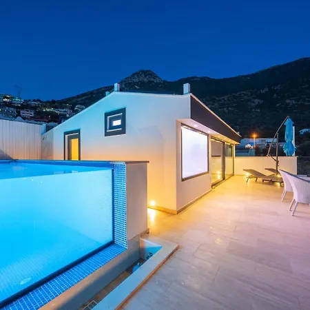 Kalkan'da Luks Esyali 5+1 Kiralik 2 Havuzlu فيلة