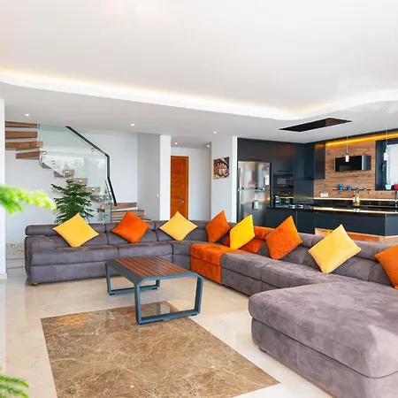 Kalkan'da Luks Esyali 5+1 Kiralik 2 Havuzlu فيلة كاس