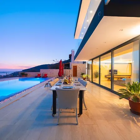 Kalkan'da Luks Esyali 5+1 Kiralik 2 Havuzlu * كاس
