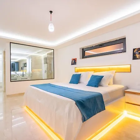 Kalkan'da Luks Esyali 5+1 Kiralik 2 Havuzlu Vilă Kaș