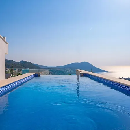 Vilă Kalkan'da Luks Esyali 5+1 Kiralik 2 Havuzlu Kaș