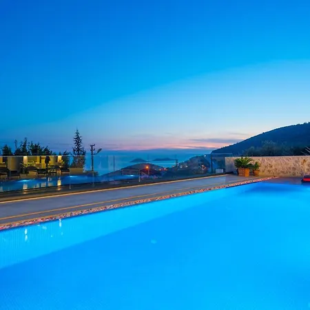 Kalkan'da Luks Esyali 5+1 Kiralik 2 Havuzlu Vilă Kaș