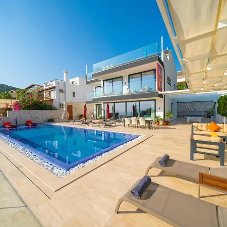Vilă Kalkan'da Luks Esyali 5+1 Kiralik 2 Havuzlu *