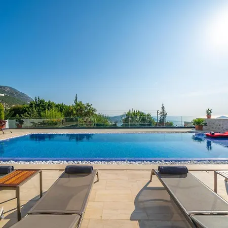 빌라 Kalkan'da Luks Esyali 5+1 Kiralik 2 Havuzlu